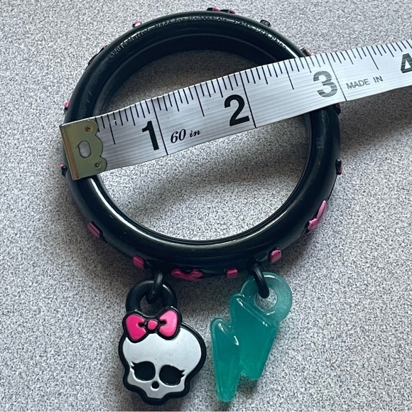 Monster High Charm Bracelet Bangle Black‎ Pink Stitches Lightning Bolt Skullette - Picture 7 of 9